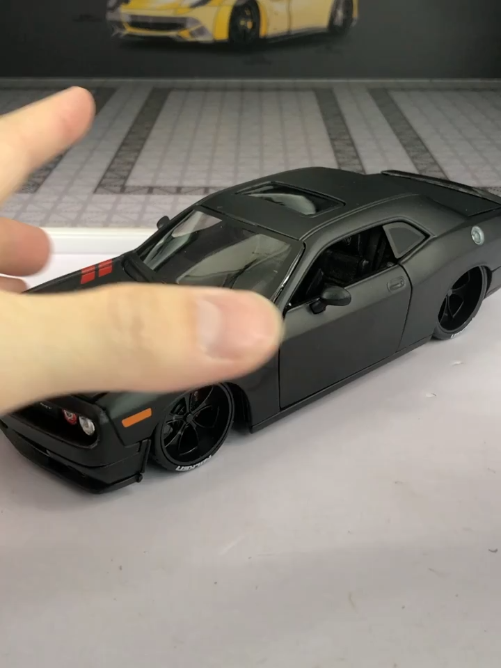 TANKCANVAS-Diecast Model Car For Large 1:24 2008 Dodge Challenger Simulation Alloy Static Model