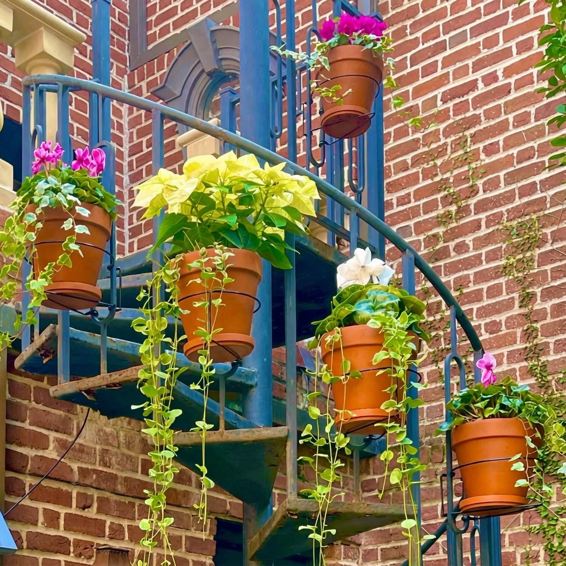 GripVerdeTM Railing Plant Hanger