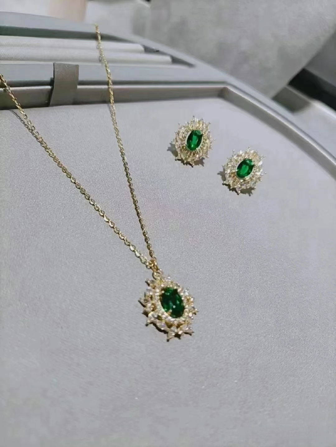 🎁 ¡Descuento del 48% en todos los productos! Verde Sevilla Elegancia 🌿🏰💖