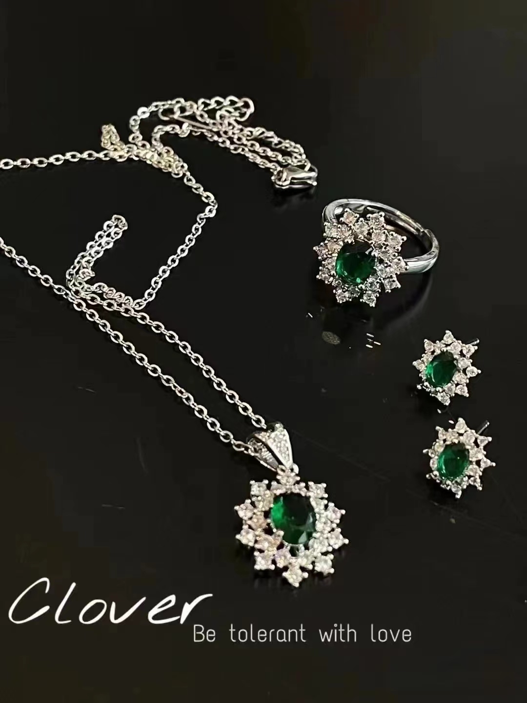 🎁 ¡Descuento del 48% en todos los productos! Verde Sevilla Elegancia 🌿🏰💖