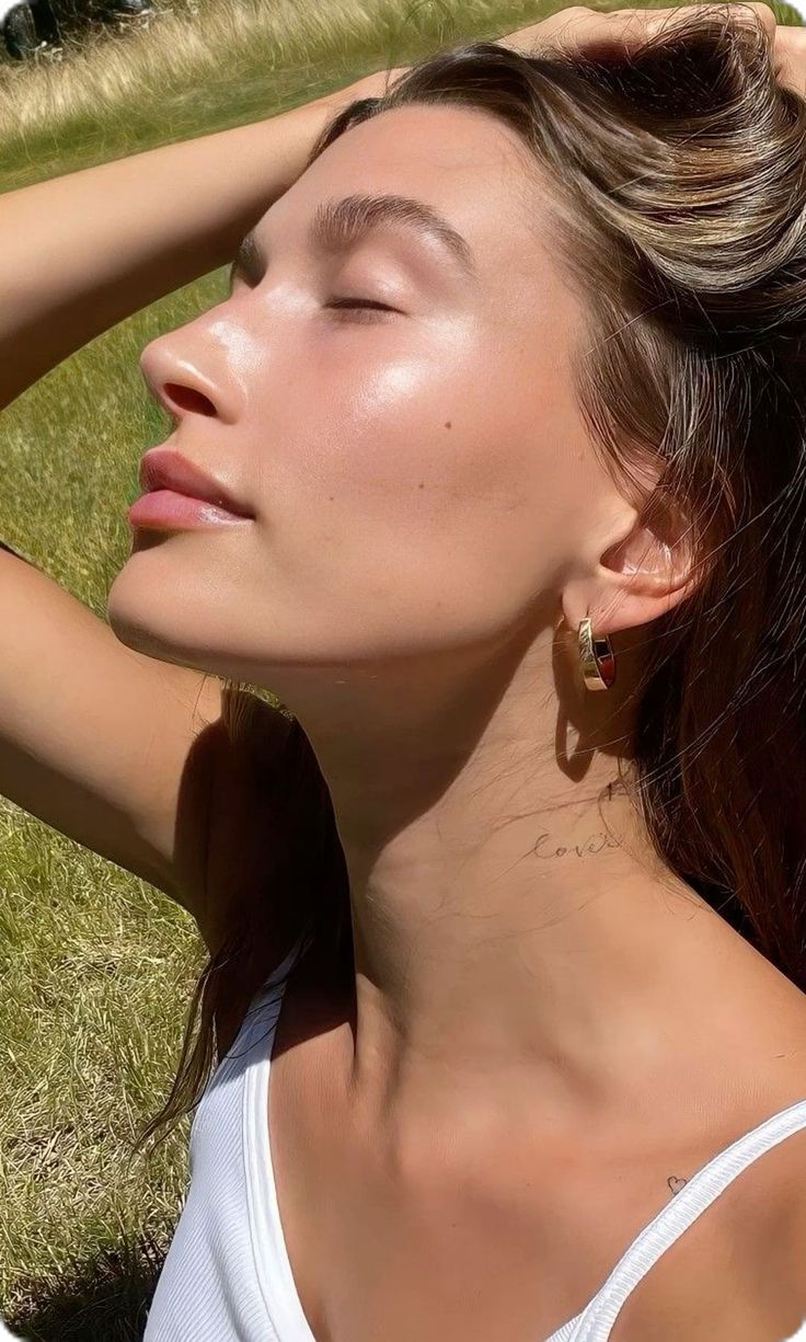 How Green Contacts Elevate Your Clean Girl Festival Vibe (And Why Everyone’s Obsessed)-moodylenses