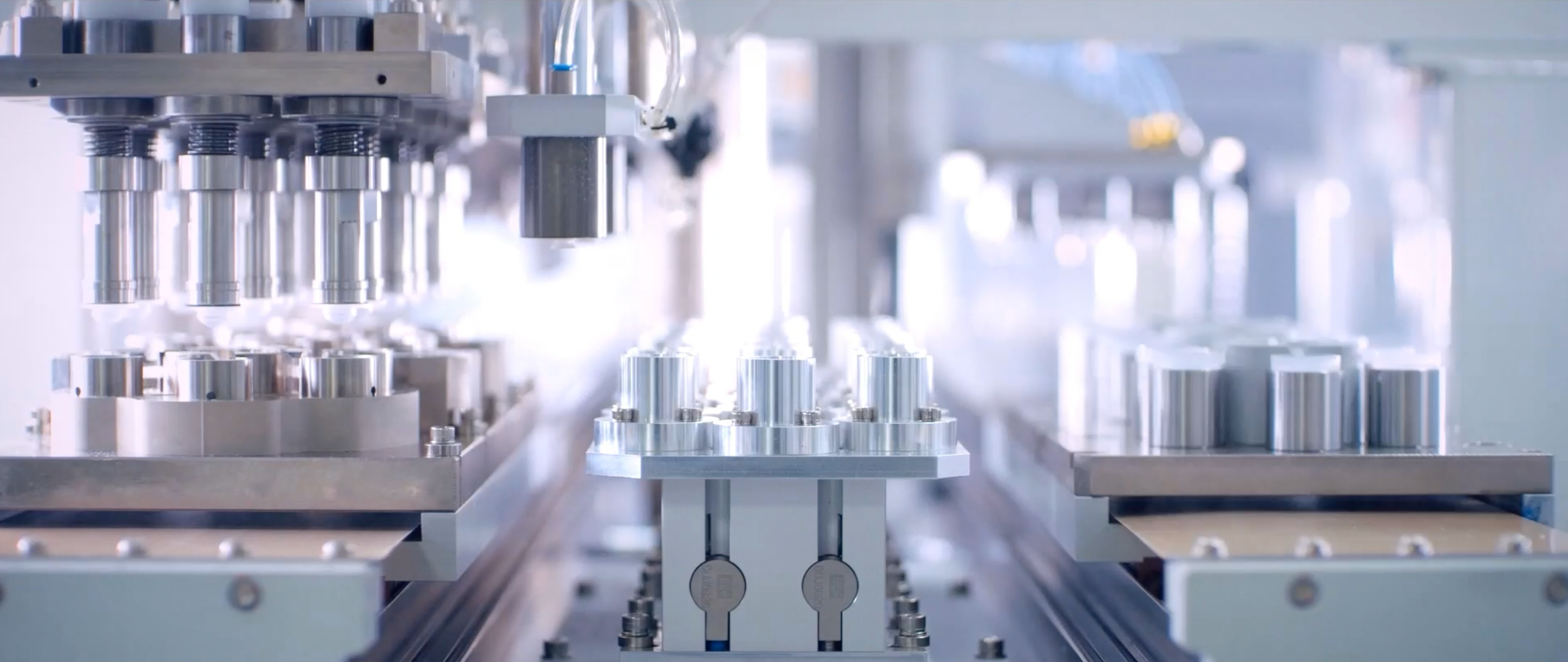 Why Premium Silicone Hydrogel Lenses Don’t Have to Cost $50: The Scale + DTC Advantage-moodylenses