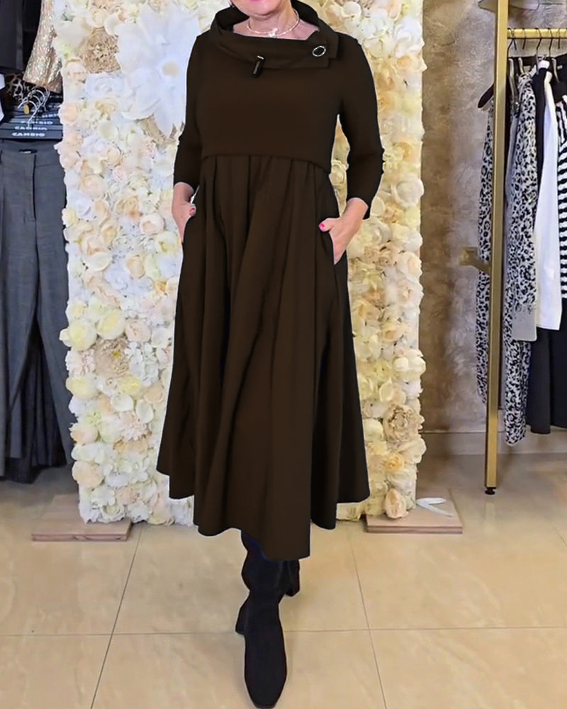 Abito lungo elegante e sofisticato con colletto alto e vita alta