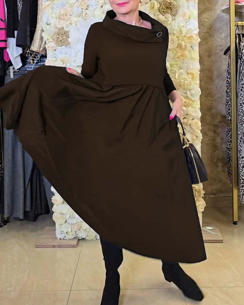 Abito lungo elegante e sofisticato con colletto alto e vita alta