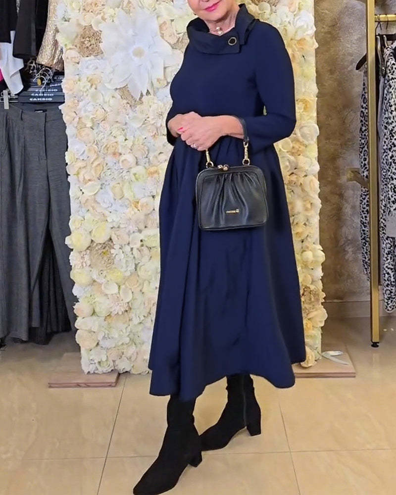 Abito lungo elegante e sofisticato con colletto alto e vita alta