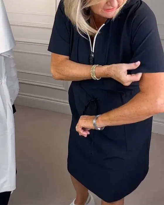 Abito casual con cappuccio e cerniera