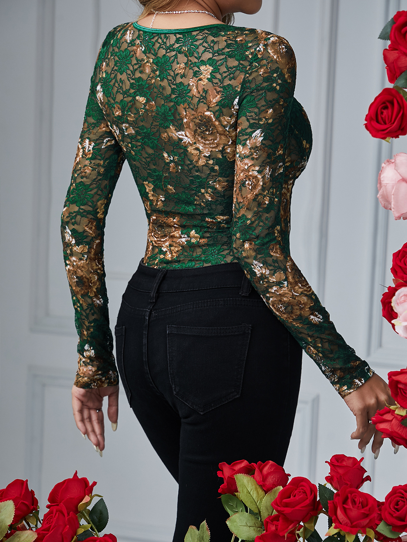 Body con ferretto e scollo quadrato in pizzo floreale