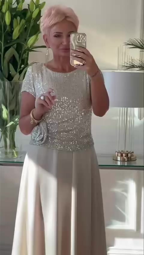 Abito elegante aderente con paillettes