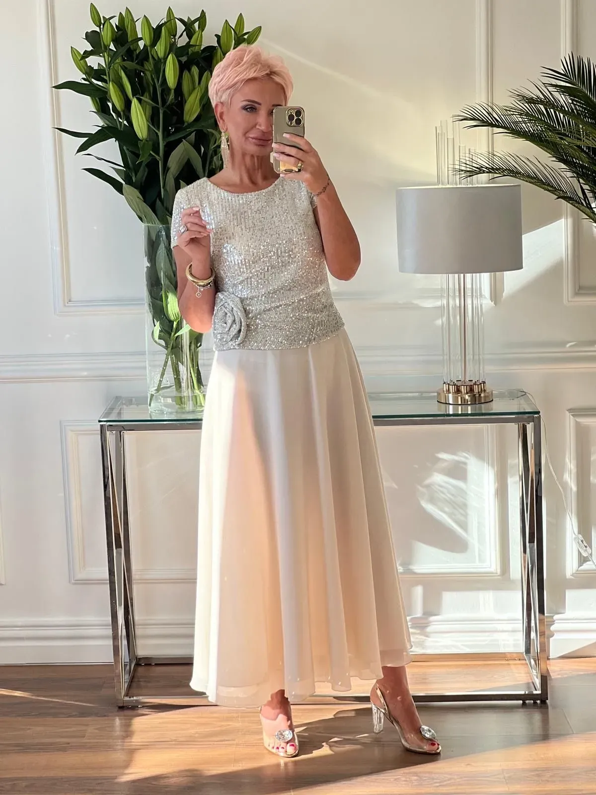 Abito elegante aderente con paillettes