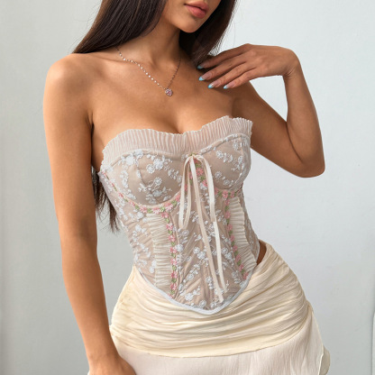 Top modellante in pizzo ricamato a rete