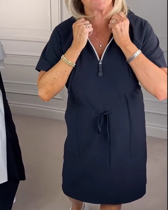 Abito casual con cappuccio e cerniera