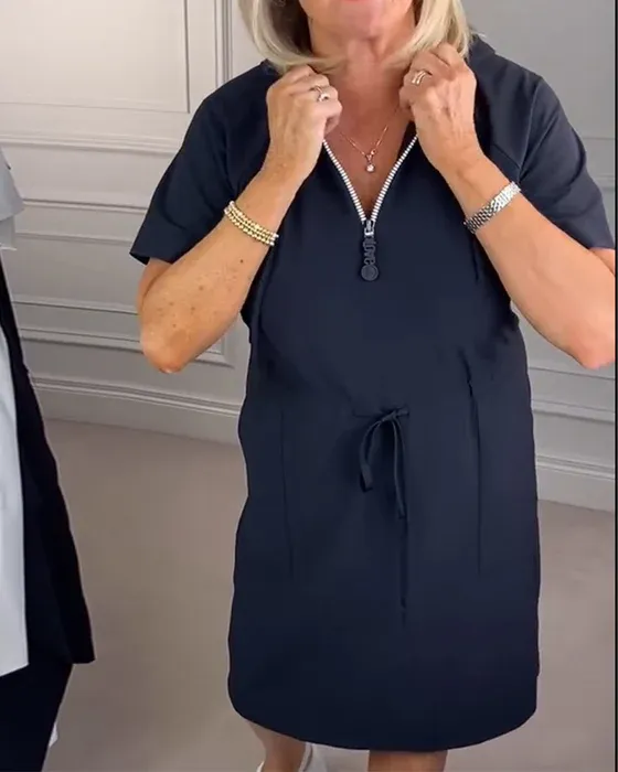 Abito casual con cappuccio e cerniera