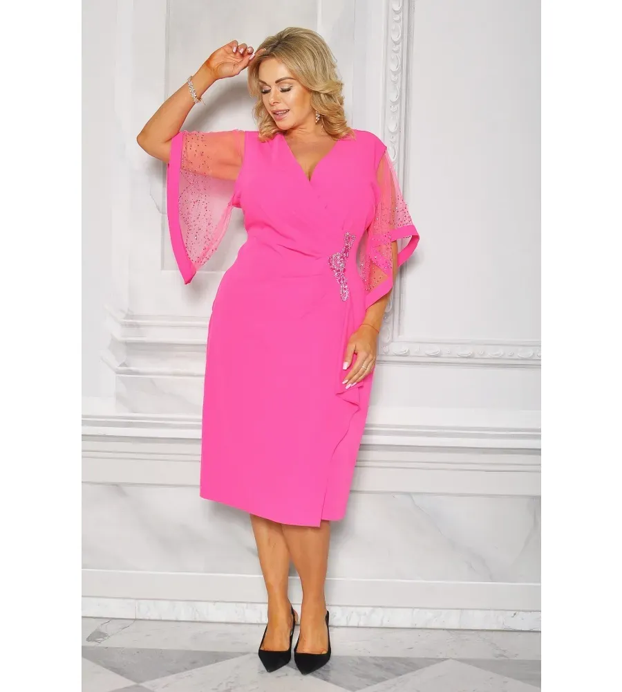 Vestito midi aderentissimo in vita con maniche ampie