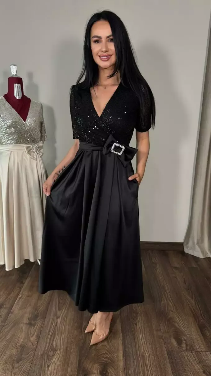 Abito in seta ricamato con perline