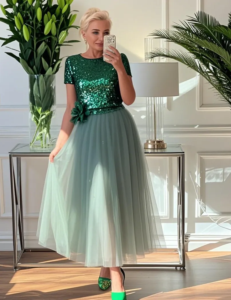 Abito elegante aderente con paillettes