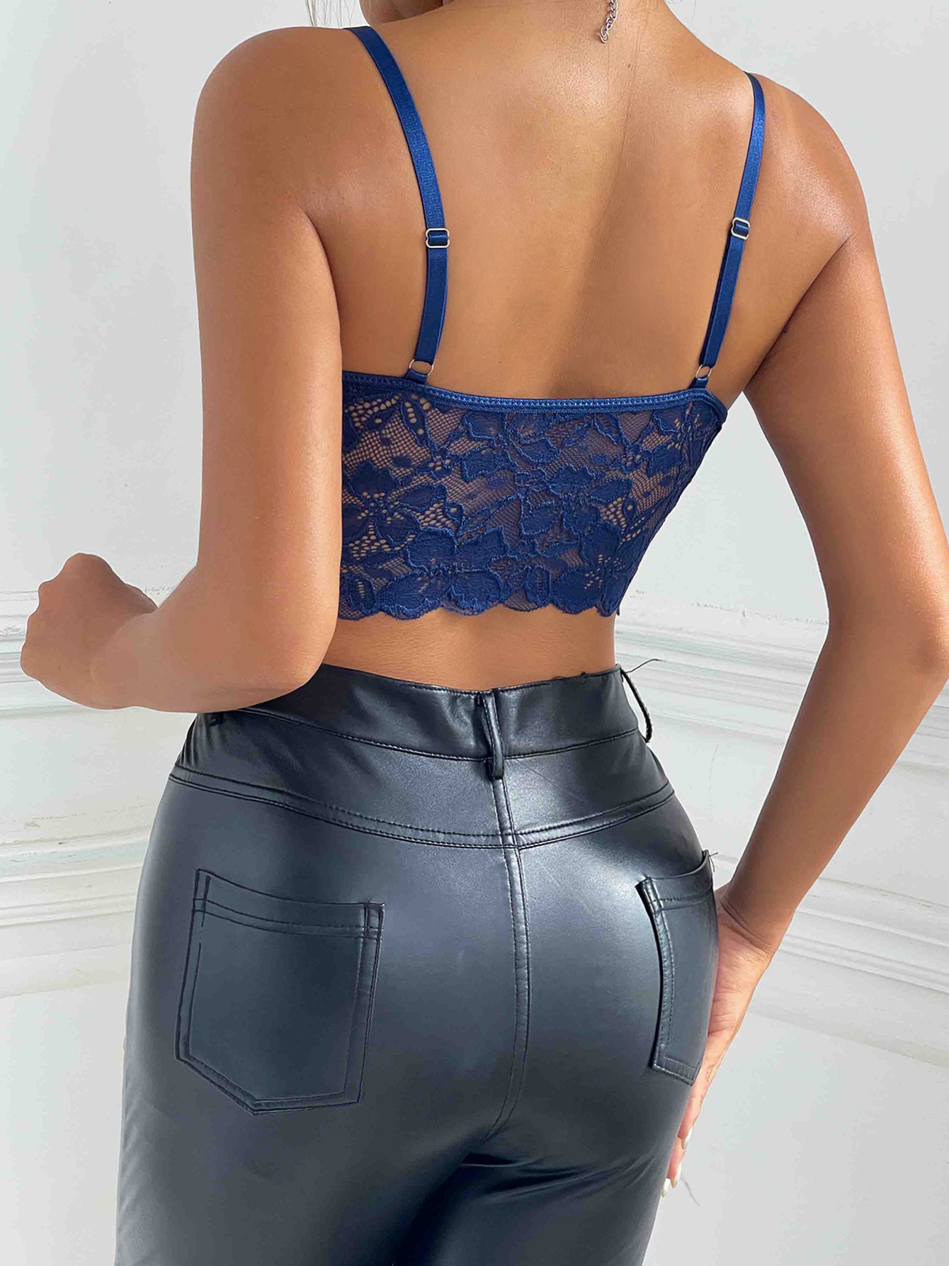 Canotta modellante in pizzo