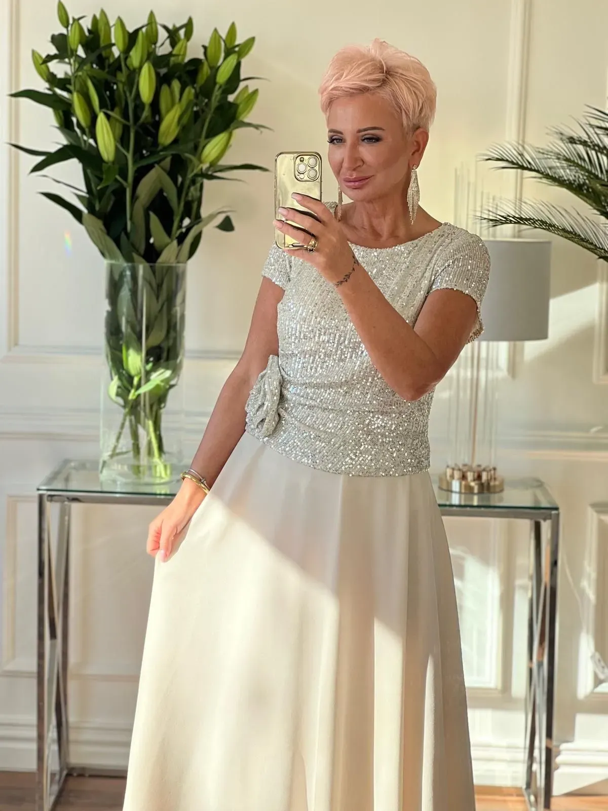 Abito elegante aderente con paillettes