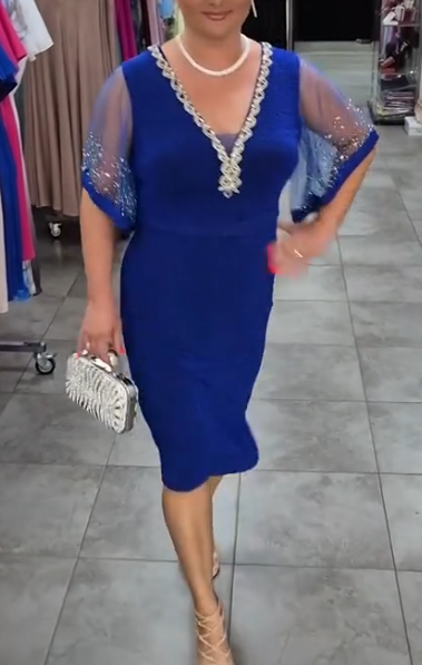 Abito elegante con scollo a V e bordi in pizzo