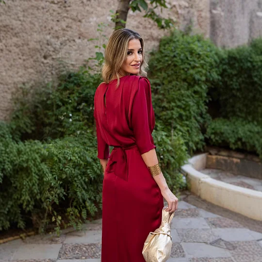 Abito midi in raso a manica corta unicolore