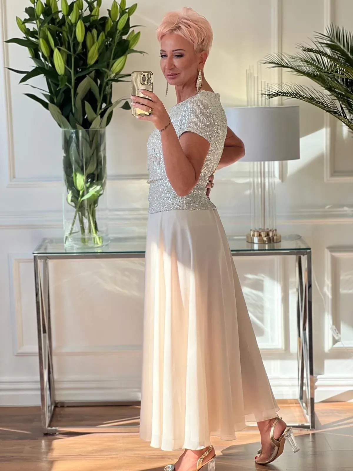 Abito elegante aderente con paillettes