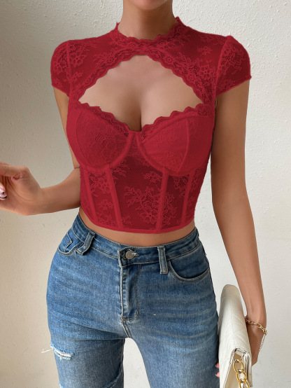 Top aderente con ferretto in pizzo floreale con scollo tondo e vestibilità a spina di pesce