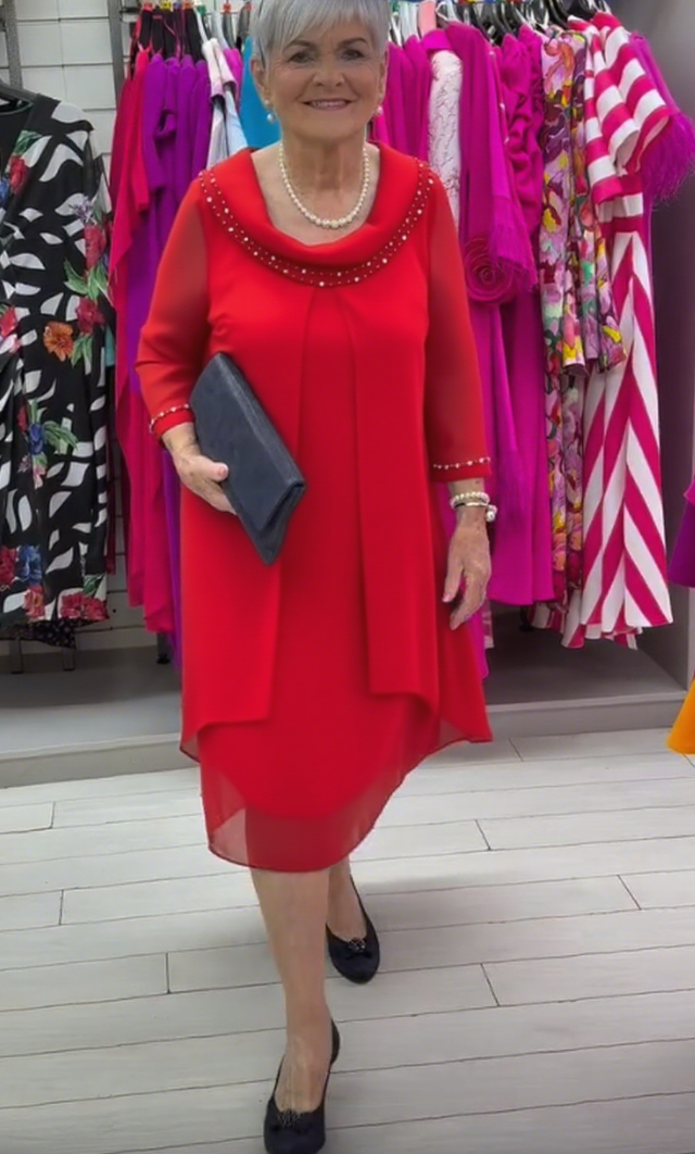 Abito elegante con perle e strass