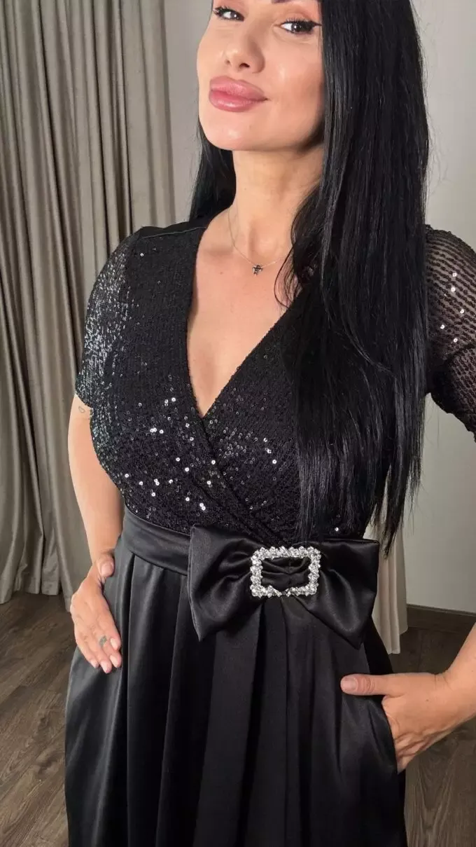 Abito in seta ricamato con perline