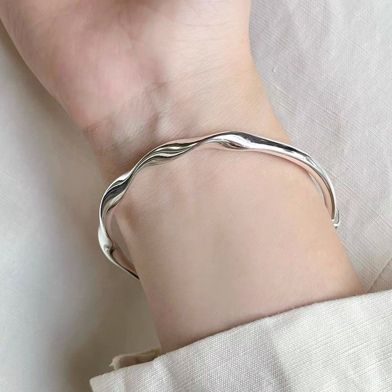 Bracciale Mobius Twist da donna con linea intrecciata lucida (argento 925)