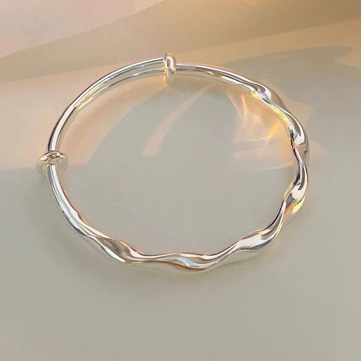 Bracciale Mobius Twist da donna con linea intrecciata lucida (argento 925)