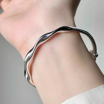 Bracciale Mobius Twist da donna con linea intrecciata lucida (argento 925)