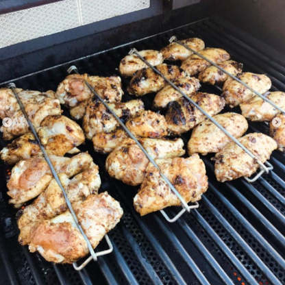Forchetta per barbecue con ala di pollo
