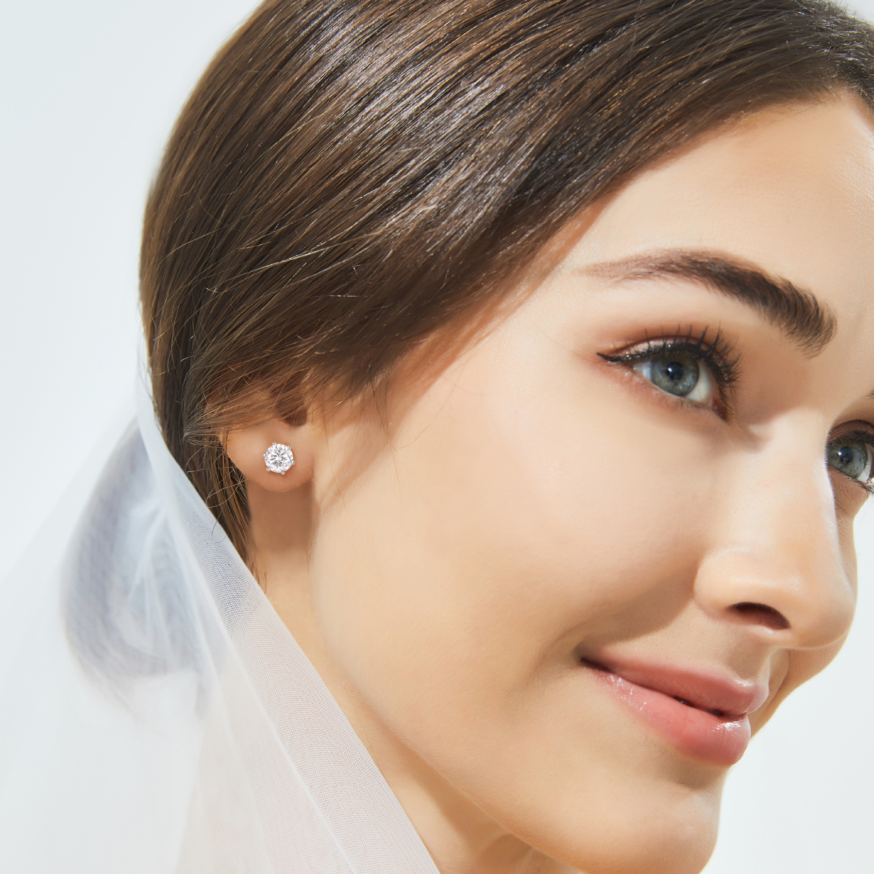 6 Prong Round Stud Moissanite Earrings in White Gold (D Color VVS1)