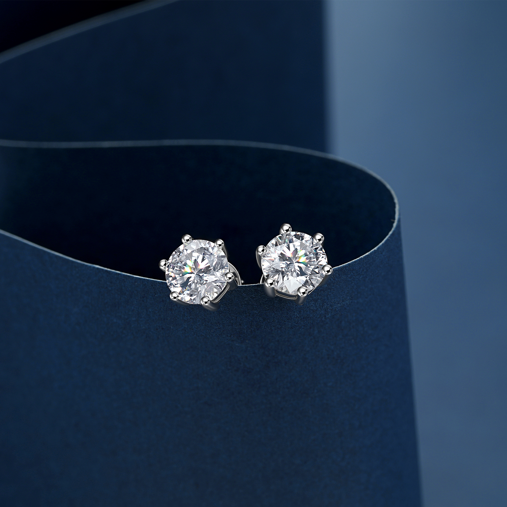 6 Prong Round Stud Moissanite Earrings in White Gold (D Color VVS1)
