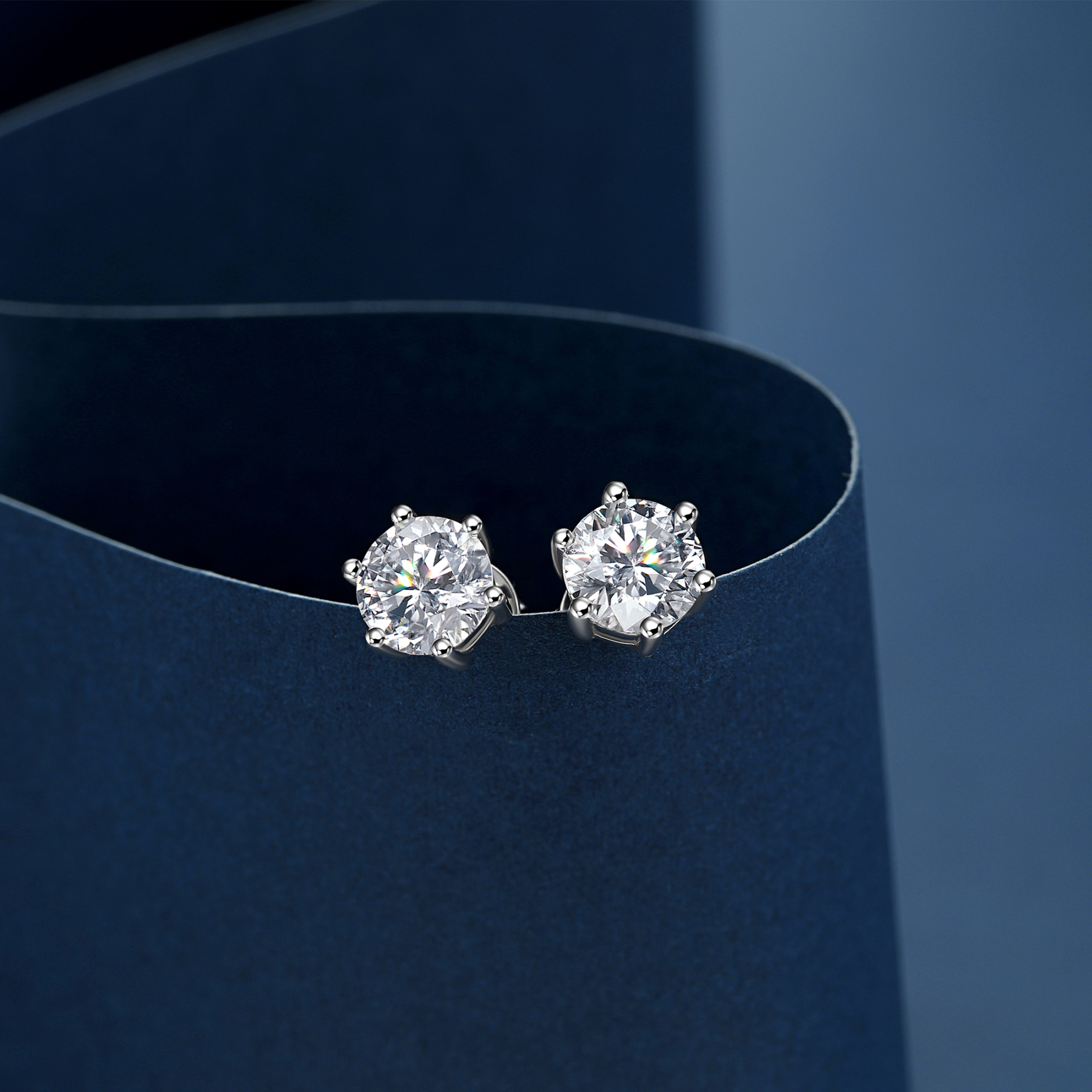 6 Prong Round Stud Moissanite Earrings in White Gold (D Color VVS1)