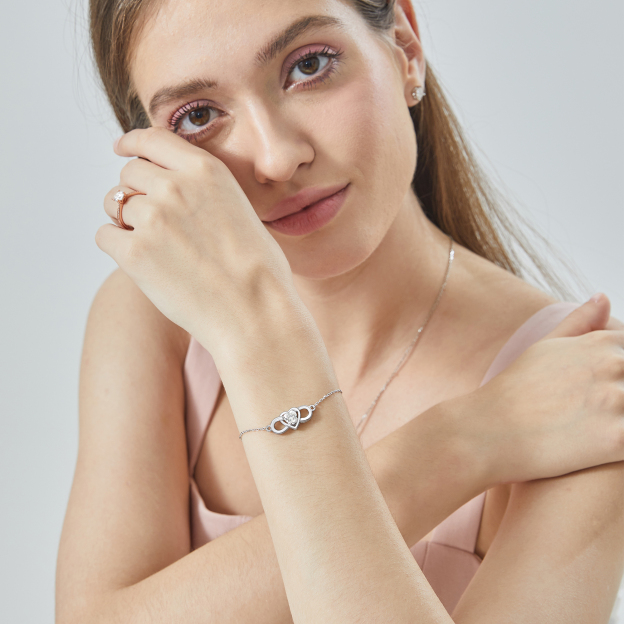 925 Sterling Silver Infinity Heart Charm Moissanite Link Bracelet (D Color VVS1)