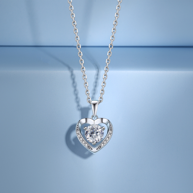 3 Prong Solitaire Round Pendant Moissanite Heart Necklace (D Color VVS1)