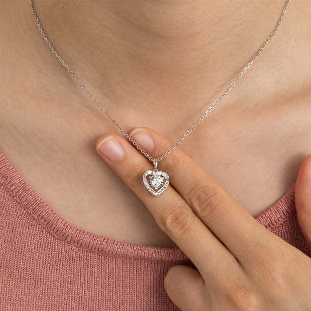 3 Prong Solitaire Round Pendant Moissanite Heart Necklace (D Color VVS1)