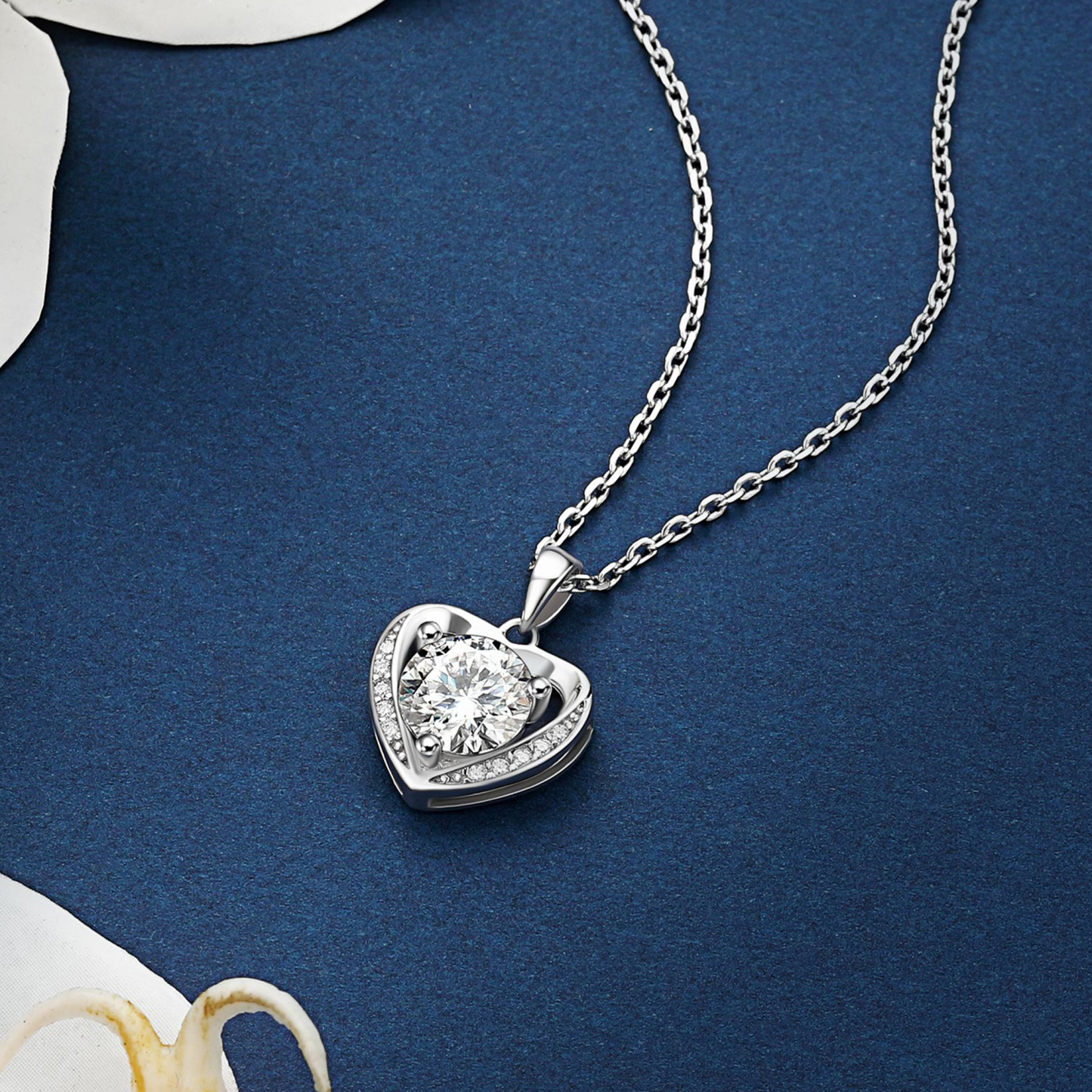 3 Prong Solitaire Round Pendant Moissanite Heart Necklace (D Color VVS1)