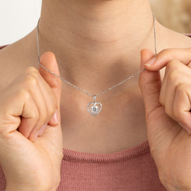 3 Prong Solitaire Round Pendant Moissanite Heart Necklace (D Color VVS1)