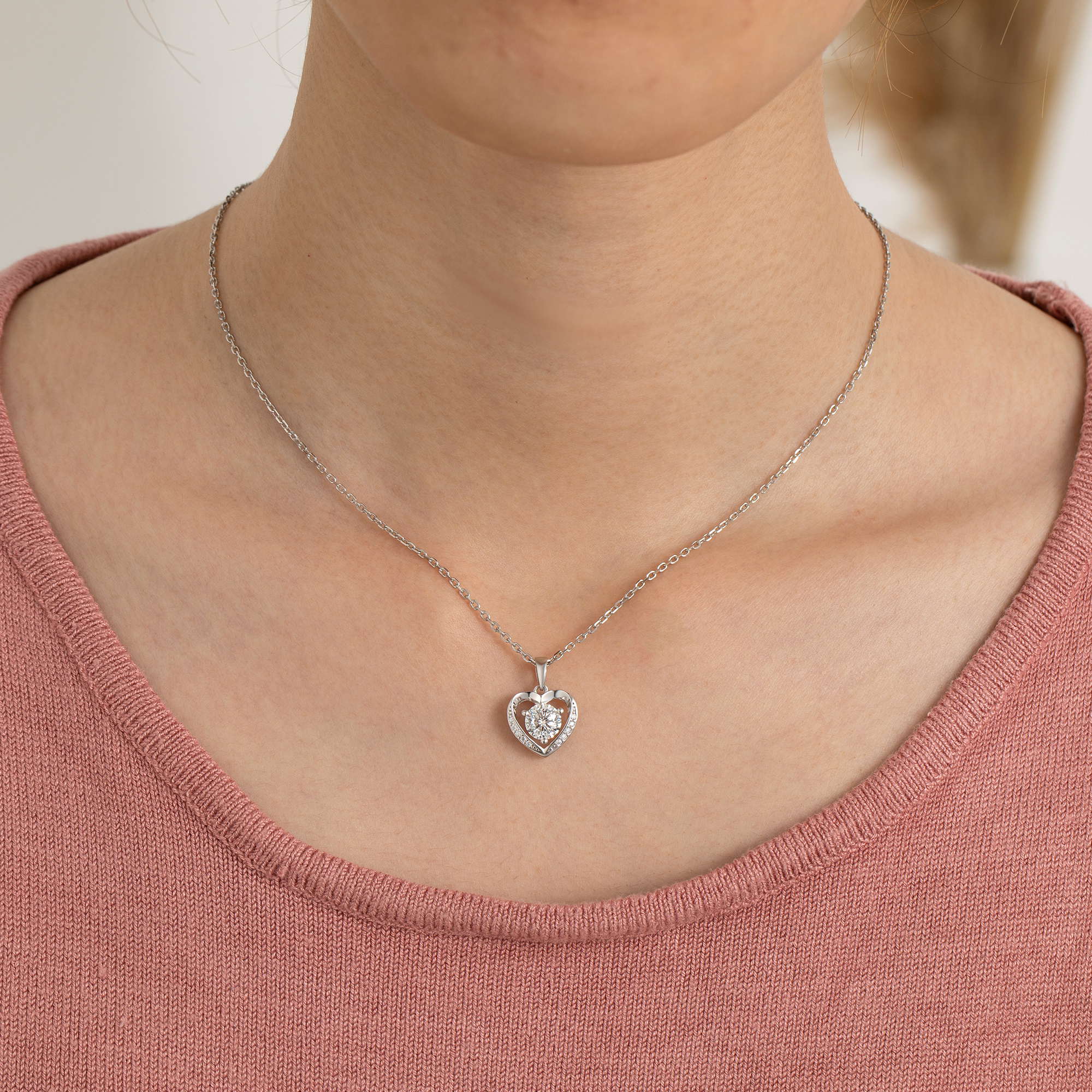 3 Prong Solitaire Round Pendant Moissanite Heart Necklace (D Color VVS1)