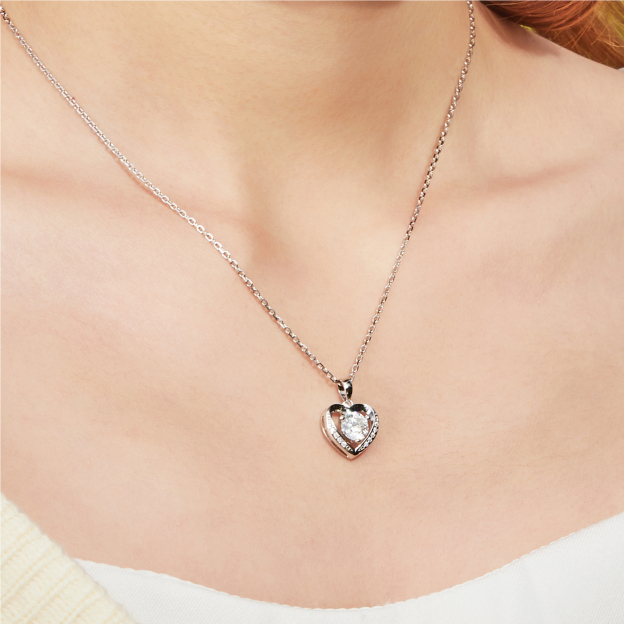 3 Prong Solitaire Round Pendant Moissanite Heart Necklace (D Color VVS1)