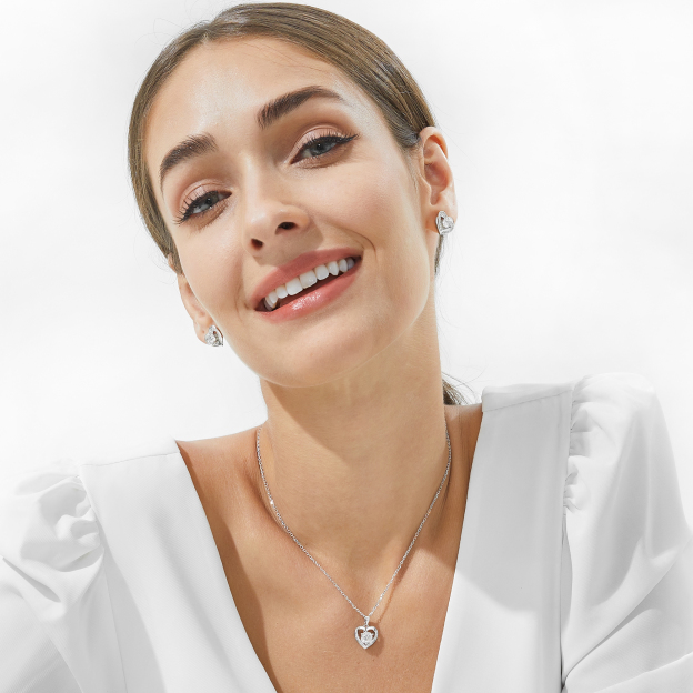 3 Prong Solitaire Round Pendant Moissanite Heart Necklace (D Color VVS1)