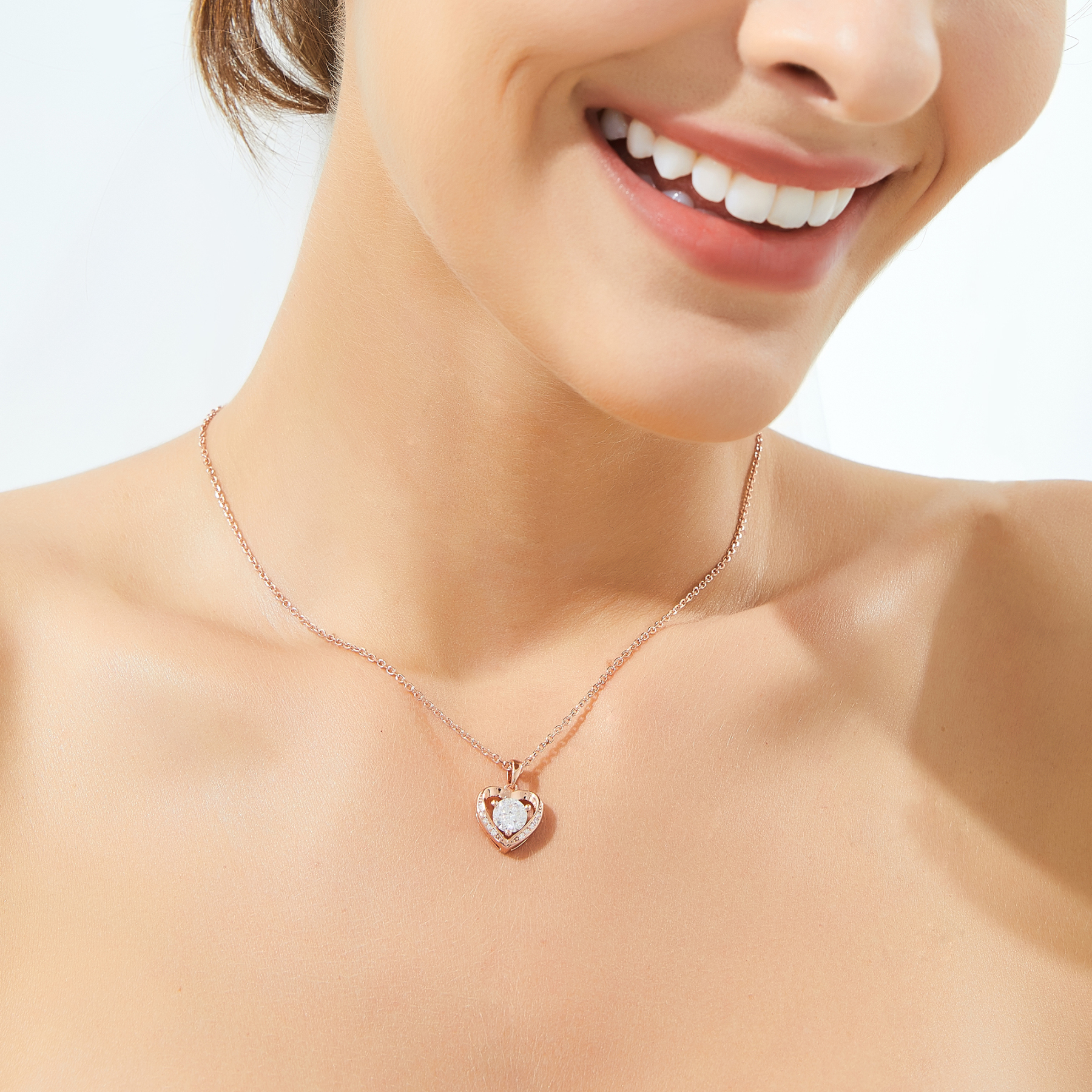 3 Prong Solitaire Round Pendant Moissanite Heart Necklace (D Color VVS1)