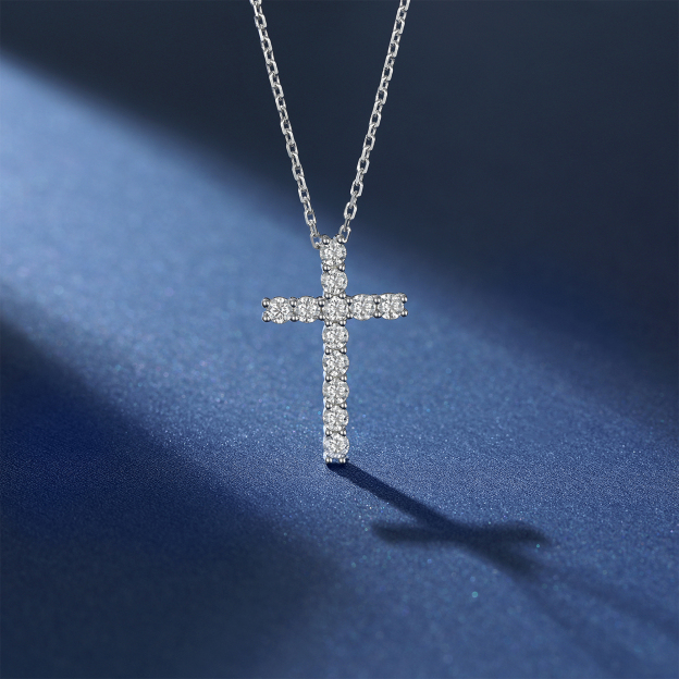 Cross Pendant Moissanite Necklace in White Gold (D Color VVS1)