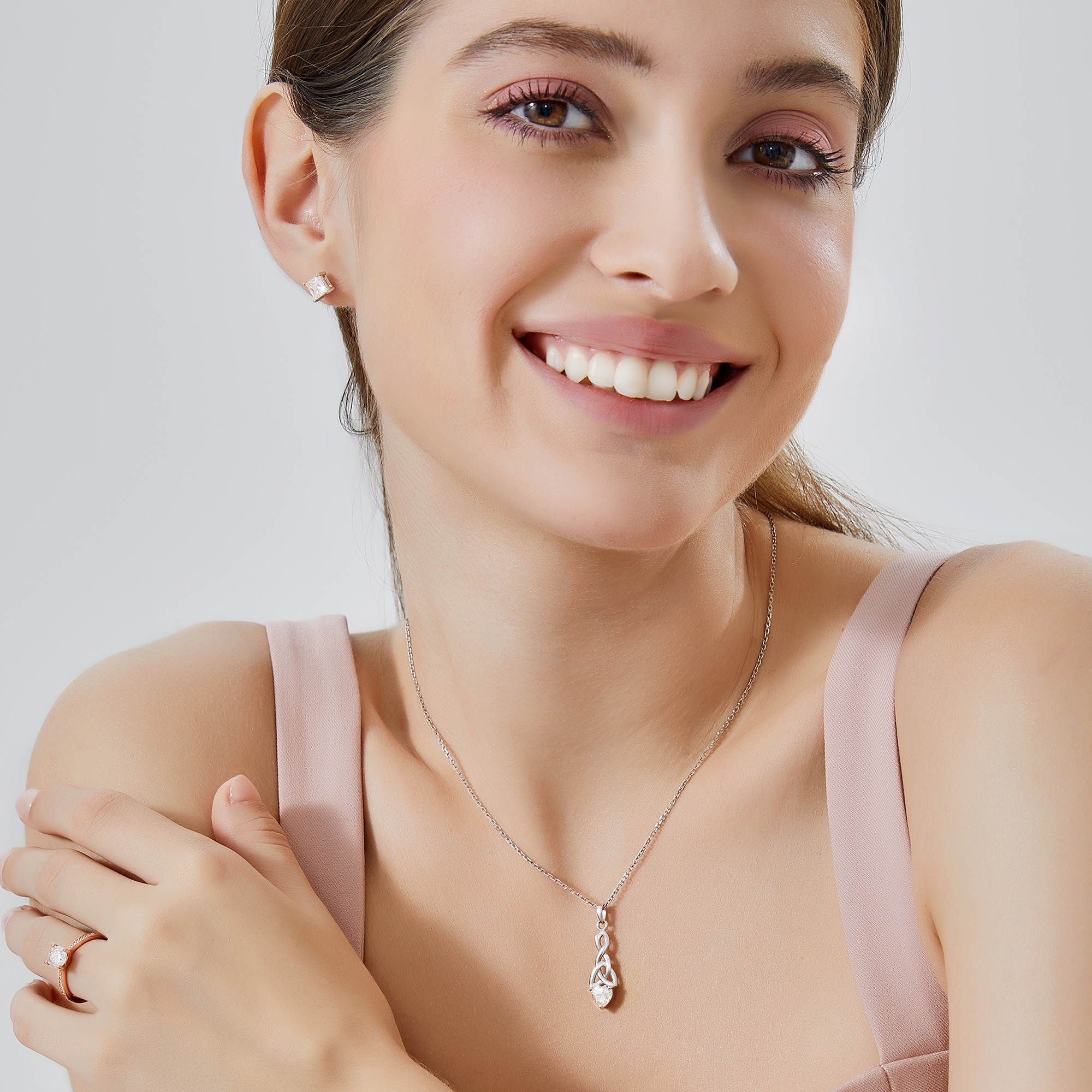 Celtic Knot Pendant Moissanite Necklace in White Gold (1 Ct. VVS1)