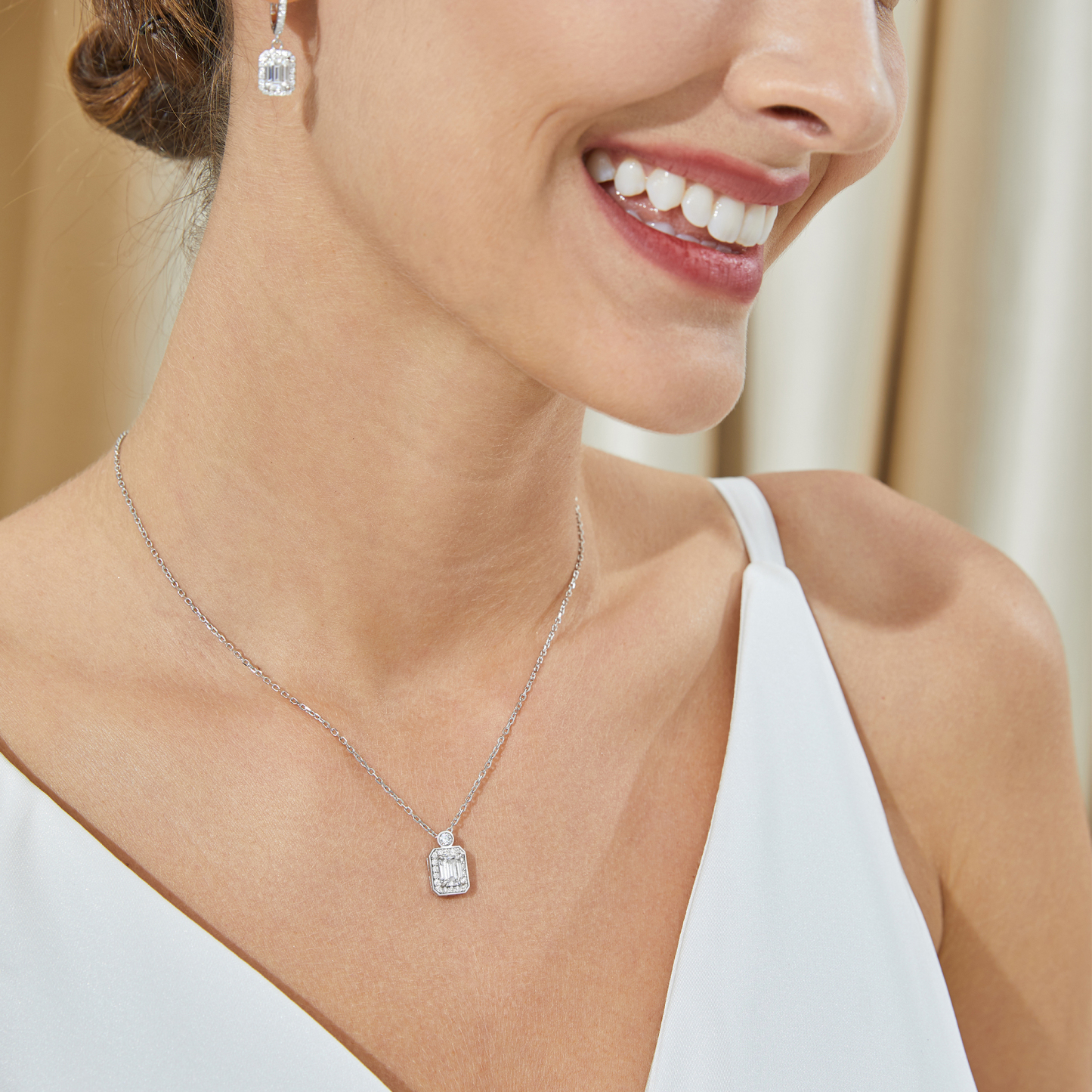 Halo Emerald Pendant Moissanite Necklace in White Gold (1 Ct. VVS1)
