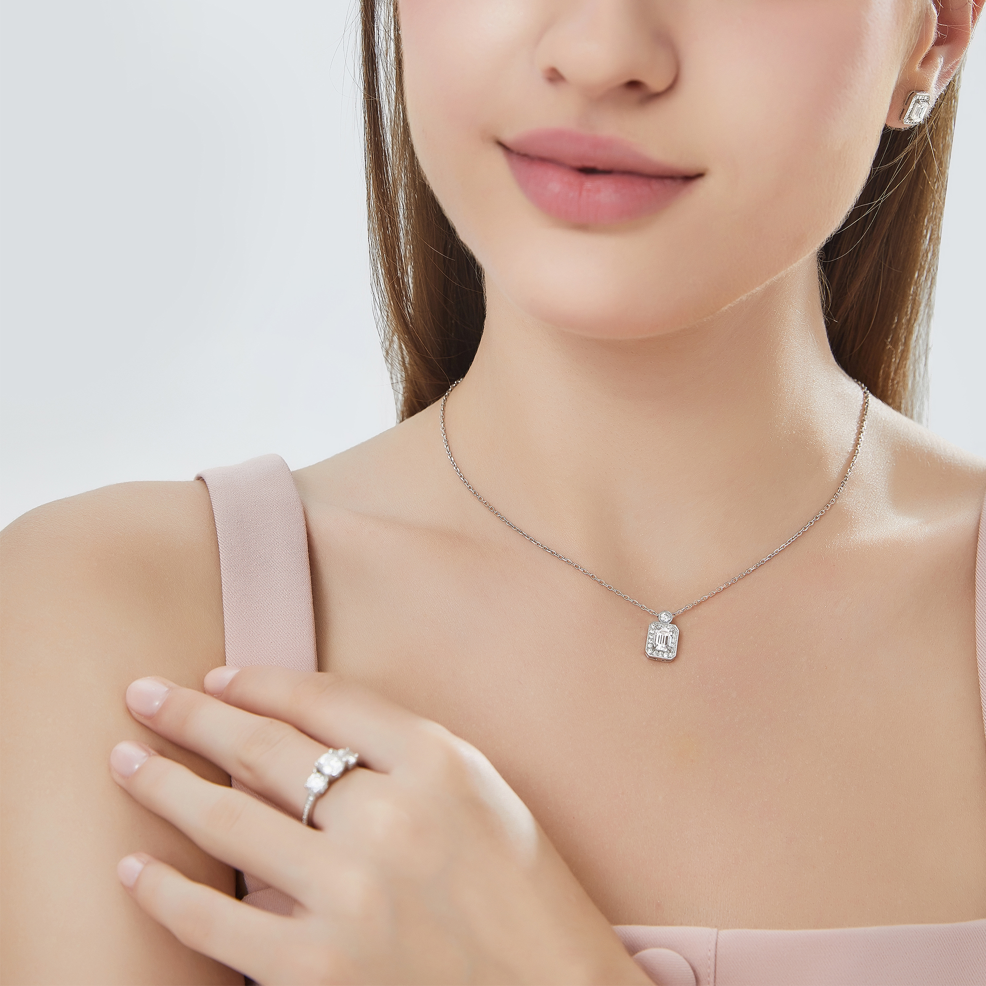 Halo Emerald Pendant Moissanite Necklace in White Gold (1 Ct. VVS1)