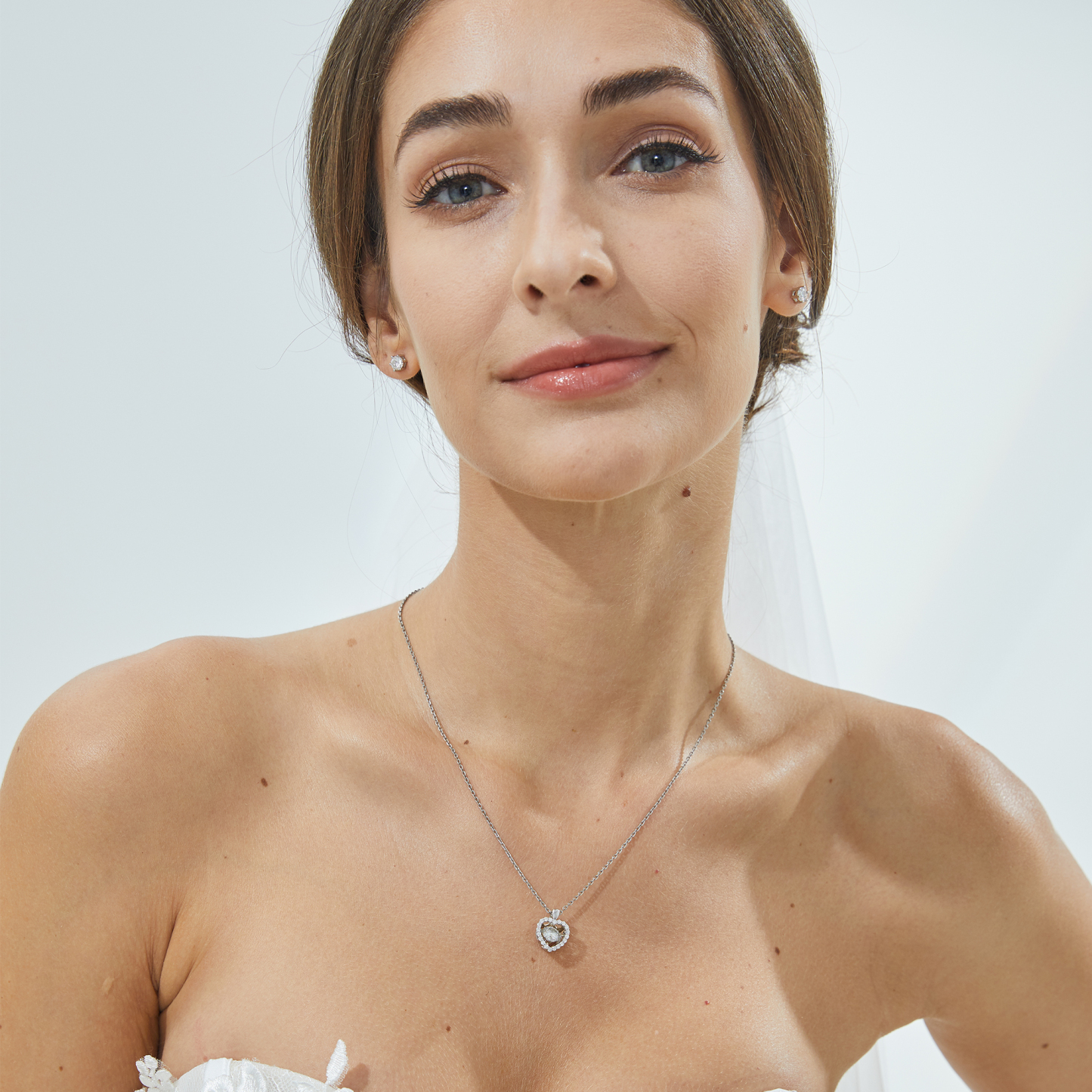 Halo Round Pendant Moissanite Dancing Stone Heart Necklace (1 Ct. VVS1)