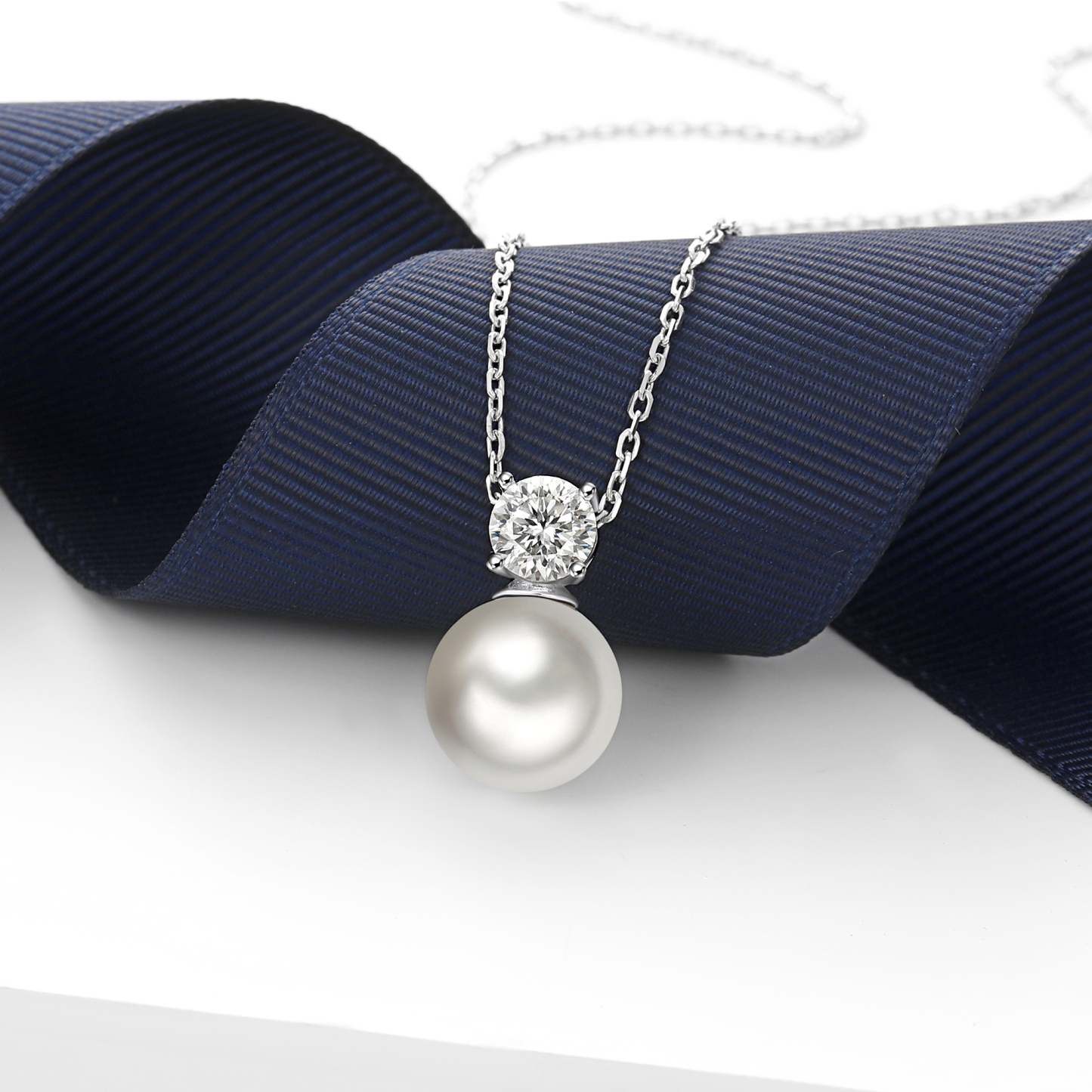 Freshwater Cultured Pearl Pendant Moissanite Necklace in White Gold (1 Ct. VVS1)