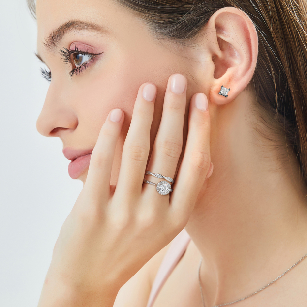 Halo Round Moissanite Engagement Rings in White Gold for Women-01